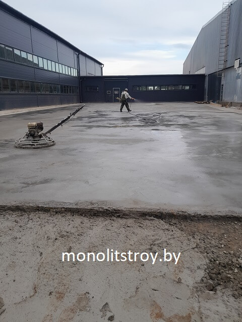 процесс строительства монолитной плиты по грунту - фото